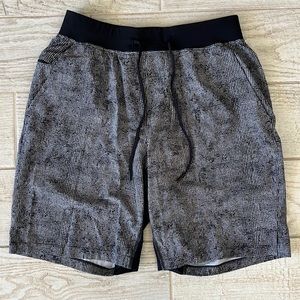 Men’s Medium Lululemon Athletic Shorts with Liner
